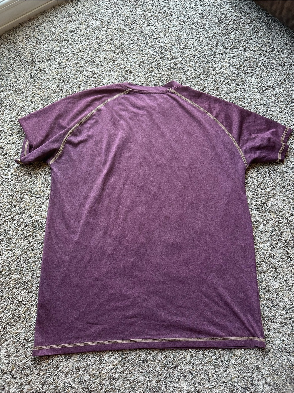 Maroon University of Minnesota Golden Gophers performance t-shirt men’s L - Picture 3 of 3